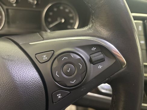 Used 2021 Buick Enclave Essence image 14