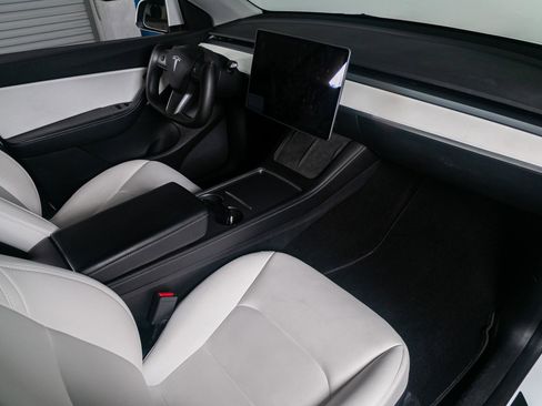 Used 2021 Tesla Model Y Performance image 6