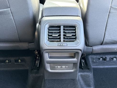 New 2026 Volkswagen Taos SE image 22