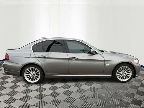 Used 2010 BMW 335i xDrive Sedan image 6