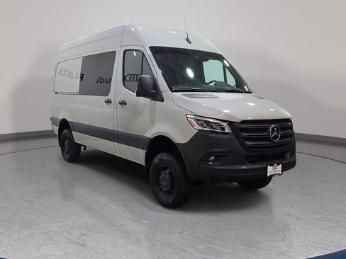 Used 2024 Mercedes-Benz Sprinter 2500 image 4