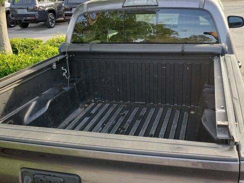 Used 2017 Toyota Tacoma TRD Sport w/ Tow Package image 21