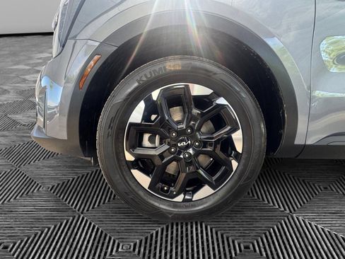Used 2025 Kia Sorento S AWD/4WD image 9