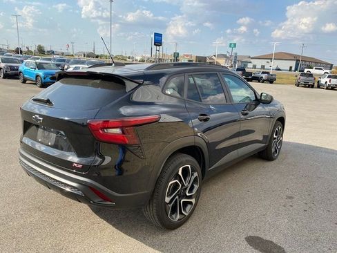 Used 2024 Chevrolet Trax RS w/ Sunroof Package image 5