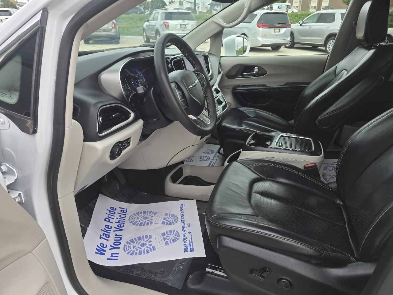 Used 2022 Chrysler Pacifica Touring-L FWD image 21
