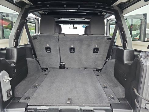 Used 2021 Jeep Wrangler Unlimited Rubicon image 12