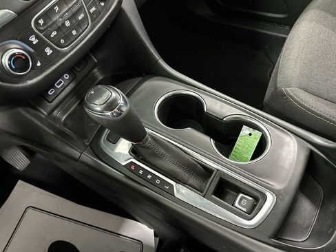 Used 2020 Chevrolet Equinox LT image 18