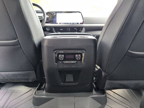 New 2026 Chevrolet Suburban Premier RWD image 30