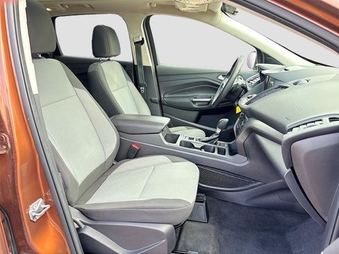 Used 2017 Ford Escape SE w/ Equipment Group 201A AWD/4WD image 29