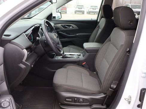 Used 2020 Chevrolet Traverse LT image 11