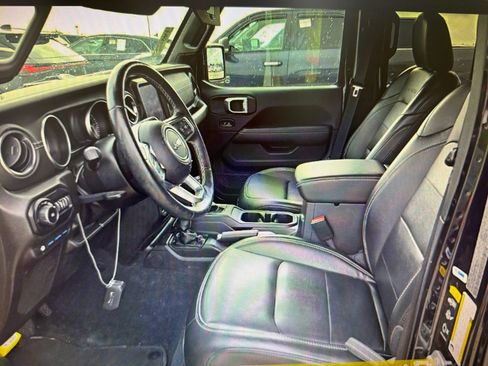 Used 2022 Jeep Wrangler Unlimited Sahara w/ Cold Weather Group AWD/4WD image 10