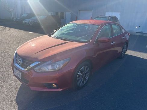 Used 2016 Nissan Altima 2.5 SV image 3