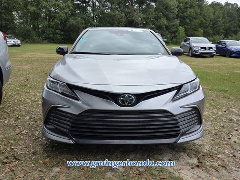 Used 2022 Toyota Camry LE image 10