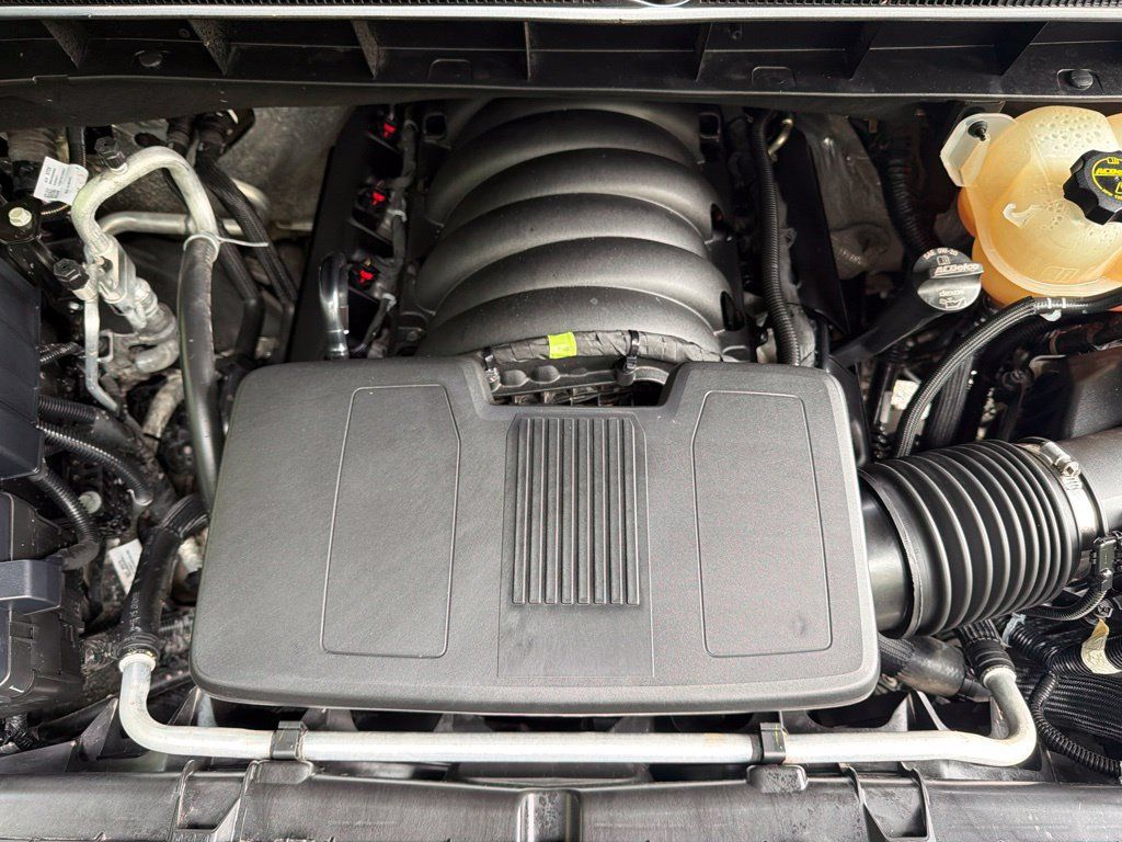 Used 2025 GMC Sierra 1500 SLT AWD/4WD image 21