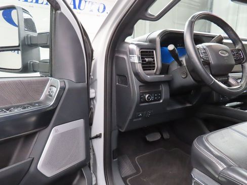 Used 2025 Ford F250 Platinum w/ FX4 Off-Road Package image 59