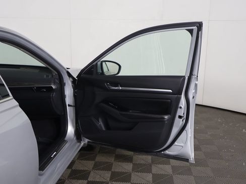 Used 2024 Nissan Altima 2.5 SL AWD/4WD image 22