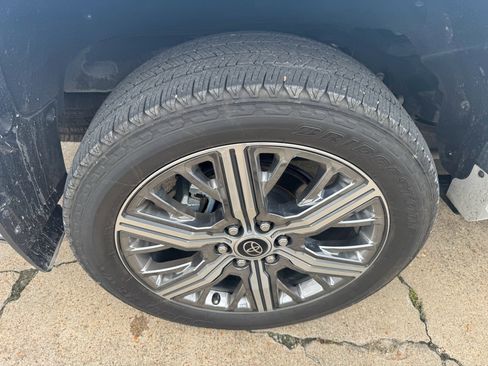 Used 2024 Toyota Sequoia Capstone AWD/4WD image 11