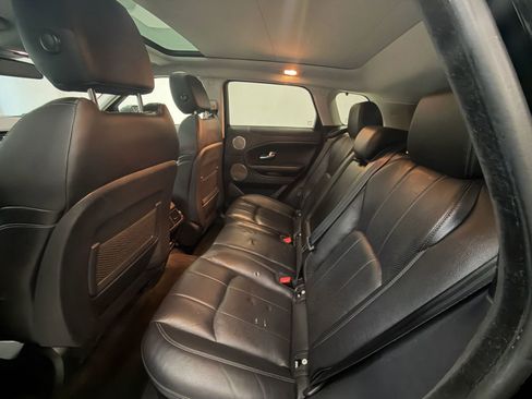 Used 2018 Land Rover Range Rover Evoque SE Premium image 16