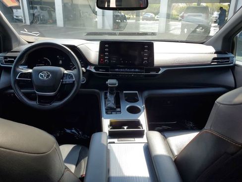 Used 2022 Toyota Sienna XSE image 10