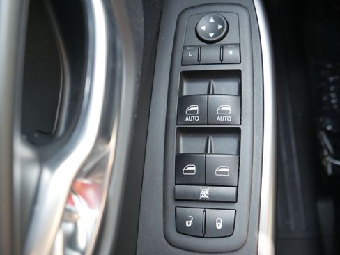 Used 2019 Jeep Cherokee Latitude Plus w/ Cold Weather Group image 26