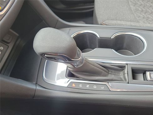 Used 2024 Chevrolet Equinox LT FWD image 23