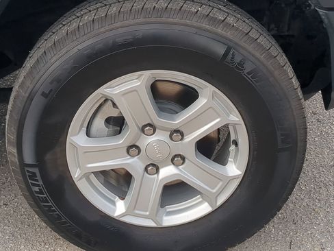 Used 2018 Jeep Wrangler Unlimited Sport S image 11