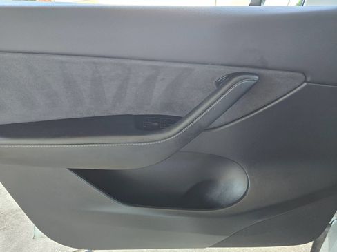 Used 2021 Tesla Model Y Long Range AWD/4WD image 18