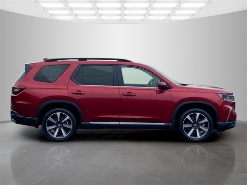 Used 2023 Honda Pilot Elite image 6