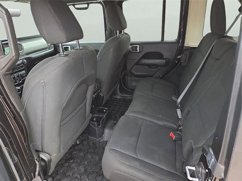 Used 2019 Jeep Wrangler Unlimited Sahara image 9