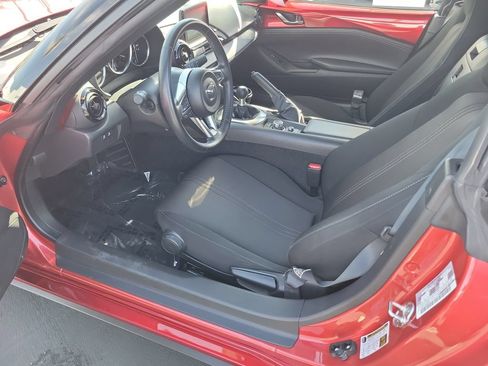 Certified 2022 MAZDA MX-5 Miata Club RWD image 4