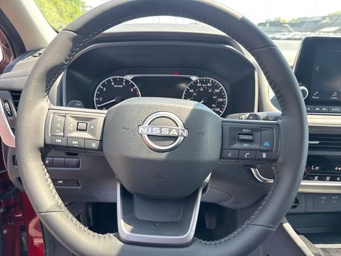 Used 2025 Nissan Rogue SV FWD image 15