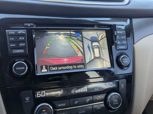 Used 2015 Nissan Rogue SV w/ SV Premium Package FWD image 2