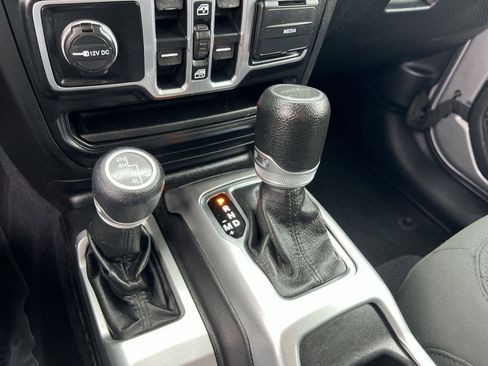 Used 2020 Jeep Gladiator Sport w/ Quick Order Package 24S AWD/4WD image 29