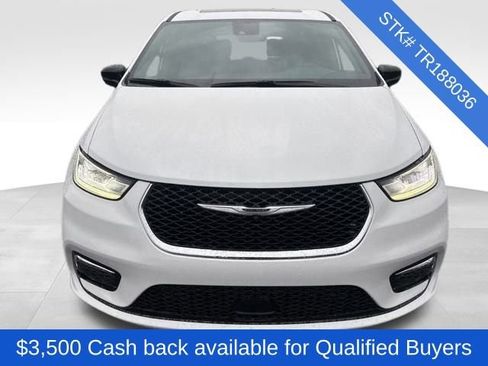 New 2026 Chrysler Pacifica Limited AWD/4WD image 2