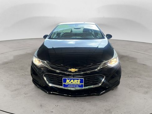 Used 2018 Chevrolet Cruze LT w/ Convenience Package FWD image 2
