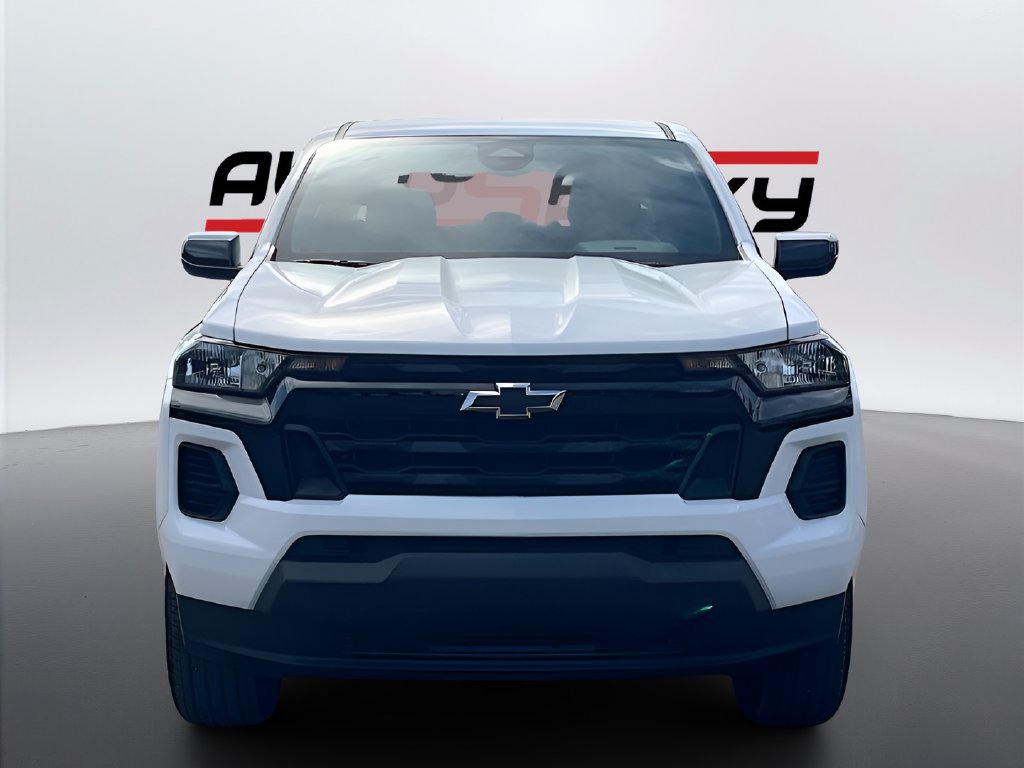 Used 2026 Chevrolet Colorado LT w/ Advanced Trailering Package AWD/4WD image 2