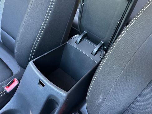 Used 2025 Hyundai Venue SEL FWD image 33