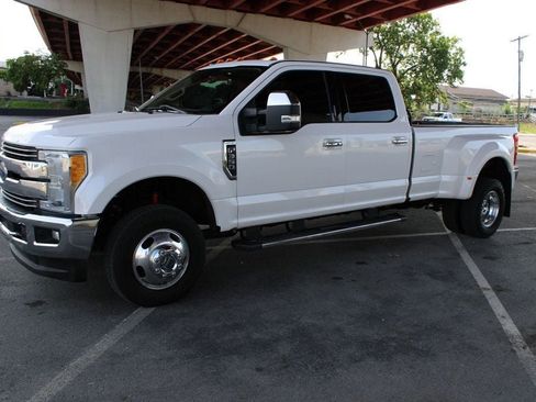 Used 2017 Ford F350 Lariat w/ Lariat Ultimate Package AWD/4WD image 2