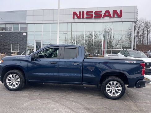 Used 2022 Chevrolet Silverado 1500 Custom w/ Safety Confidence Package image 2