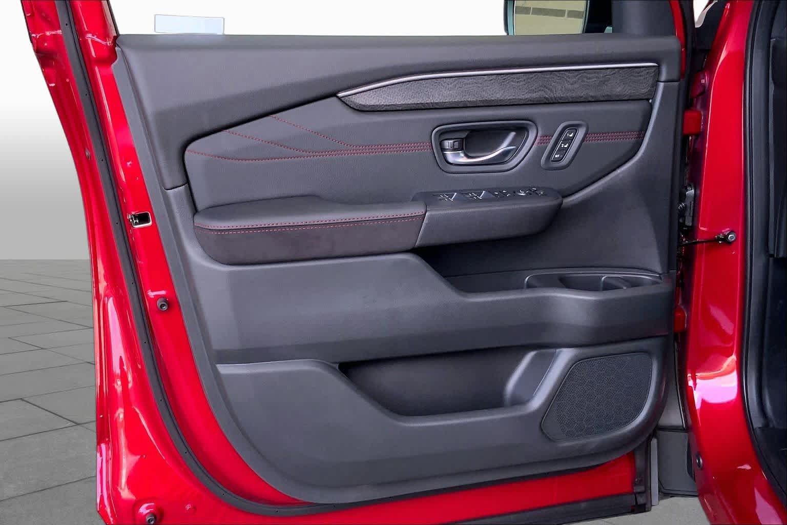 New 2026 Honda Pilot Black Edition image 10