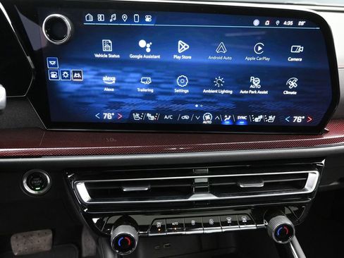 Used 2024 Chevrolet Traverse RS image 30