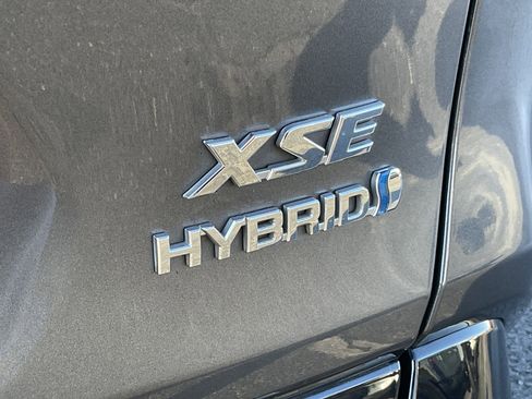 Used 2019 Toyota RAV4 XSE image 11