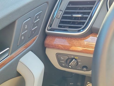 Used 2023 Audi Q5 2.0T Premium w/ Convenience Package image 21