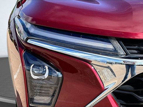 Used 2025 Chevrolet Trax LT FWD image 29