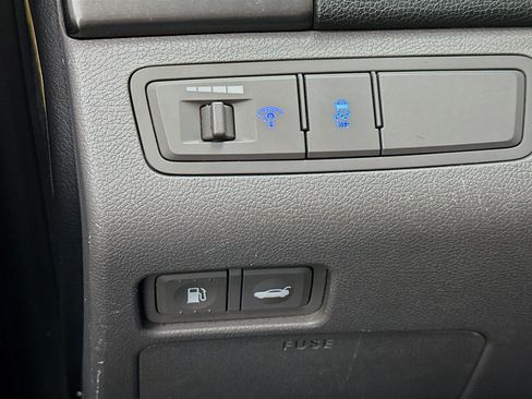 Used 2015 Hyundai Sonata Limited w/ Option Group 02 FWD image 17