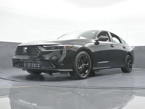 Used 2025 Honda Accord SE image 54