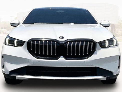 Used 2024 BMW 530i w/ Premium Package RWD image 2