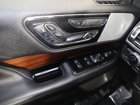 Used 2021 Lincoln Navigator Reserve w/ Luxury Package image 32