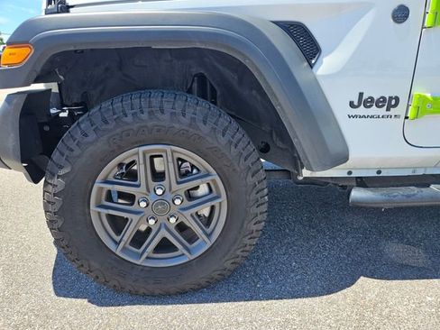 Used 2025 Jeep Wrangler Sport AWD/4WD image 27