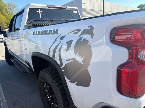 Used 2023 Chevrolet Silverado 2500 LT w/ Convenience Package image 19